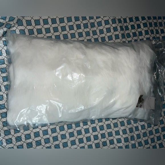 Aviva Stanoff Plush White Faux Fur Throw & 2 Accent pillows - Picture 9 of 9